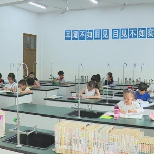 ���С����c��WУ�� ��Q���L���ͺ��ӆ��}