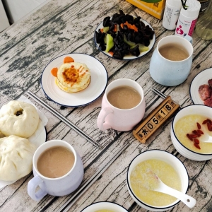 �����ְ���ͣ����ɐۼ嵰�ͺ�ľ�������J