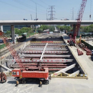 �L(zh��ng)ɽ������ٻ����칤�������M(j��n)չ��