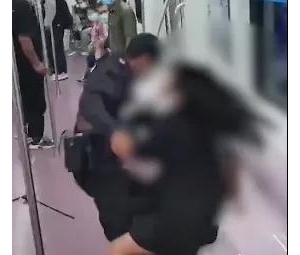 �����F������קŮ�˿͡�̎��ͨ��(b��o)����