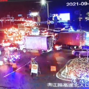 ����ѽ�(j��ng)�_ʼ��܇�ˣ�һ�𿴬F(xi��n)���D��