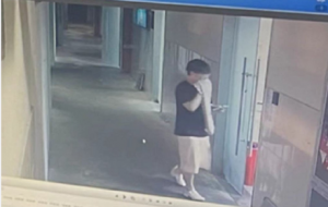 ����ĳĳ��Ů��ԡ��͵�ġ������ϴ�W(xu��)ͨ��