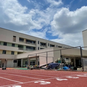 ���8���ڽ��WУ���Mչ�����ֽ���Ͷ��