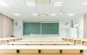 ���С���ꖡ�һ�г�һÿ���༉�˔��ж��٣�