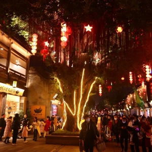 �������{�����ģ�һ܇(ch��)���ˣ���һ���l(f��)��һ·����