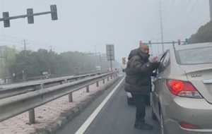 ���˔r܇Ҫ�X�����˾�C������