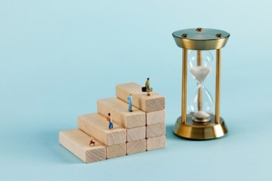 35�q��ô�ˣ��󲿷��й���λ����Ҫ35�q���ϵ�����