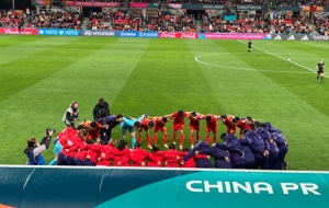 ����Ů�����籭���Ї�vsӢ���m1:6ِ���һ�c�뷨