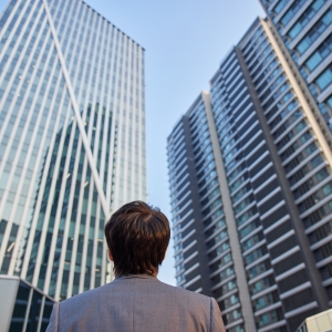 �ж�������Ҫͨ��1С�r���ϵģ����X��ÿ�춼������·�ϣ�