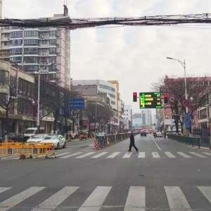 ע�⣬�н�ͨ���ƣ�