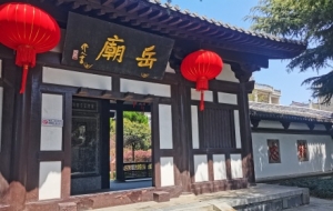 ���ݽ^��ȥ̎��һ�����w��Ӣ�۱�ɫ