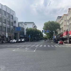 �R�r��ͨ����ͨ����