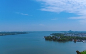 ��ӛ����·��ɽ�⣬���۾Gˮǰ