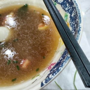 ��ɽ���WУ����Ĵ��S���^�����٣����̶������f�ˎױ鶼�㲻�壬߀Ҫ�[Ęɫ