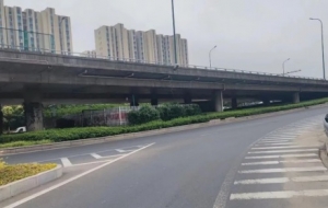 ܽ�ش���@�l·�η֕r��ʩ����ע���@��