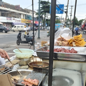 ɽ�^�@λ���̵�С�Ԕ�ÿ��ö����p��ȥ��������̲�סҲȥ�L�ˇL��һ�㰡