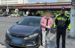 �{܇���T�У�����ֻ�D����