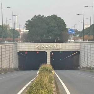 �ν���·�����R�r���]