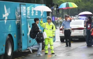 �F��ֱ�����߿���һ��