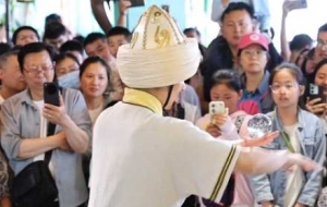 �Ϻ�ǧ���飺�|�ֿɼ���̽���vʷ�cδ��