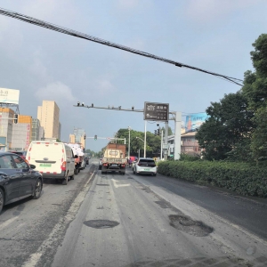 ���f���o������ɵ����ǿӣ�Ӱ���܇��ȫ��ɶ�r��S���µ�·�أ�