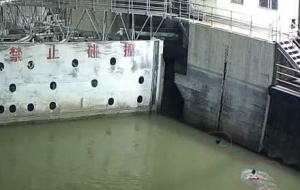 �¾���ˮ�ߣ������ϡ���ʿ�񡱣�