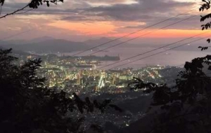 �¼Һ�ɽ���峿�c�S�裡˽����һƬ��Ӱ�cϢ