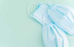 ����8�r�𣬳�ɫ�A����