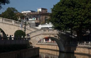 �e���֙C��һ�ģ��͹ŞV�R�µľ�ɫ�����M�f�r��