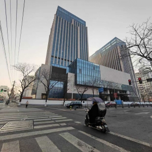 ���·���Ͻ�ʮ��·�ڵ��Ǘ����Ǹ���ģ������x�R·̫����Ӱ�����